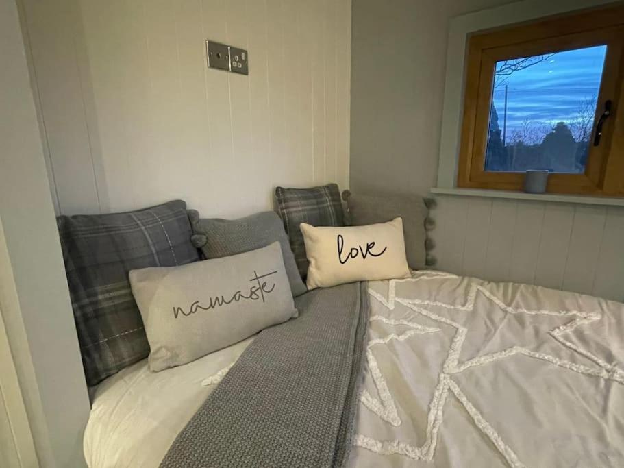 The Hut@Trefechan Wen - Coastal Coziness! Goodwick Zewnętrze zdjęcie