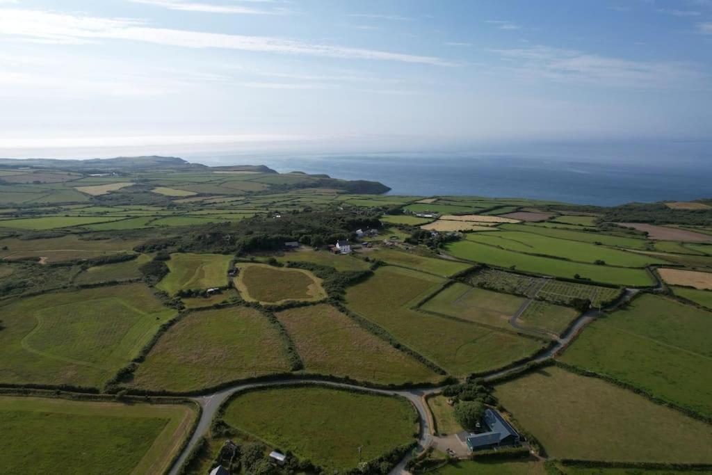The Hut@Trefechan Wen - Coastal Coziness! Goodwick Zewnętrze zdjęcie
