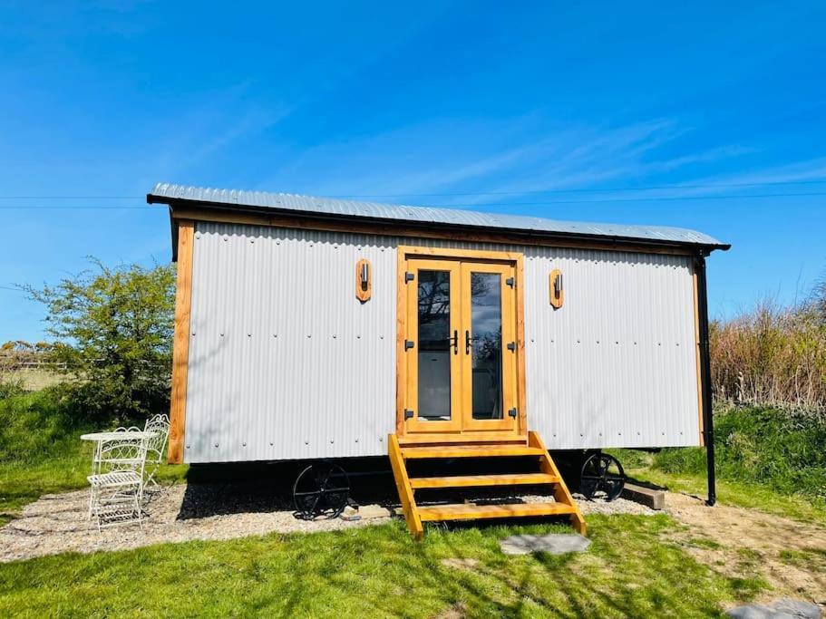 The Hut@Trefechan Wen - Coastal Coziness! Goodwick Zewnętrze zdjęcie
