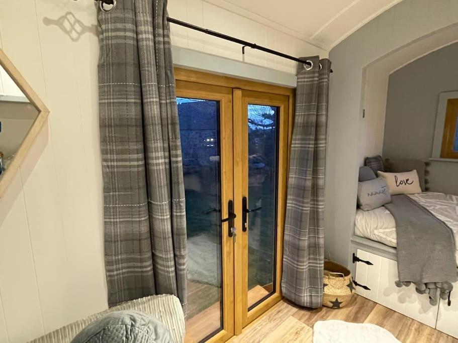 The Hut@Trefechan Wen - Coastal Coziness! Goodwick Zewnętrze zdjęcie