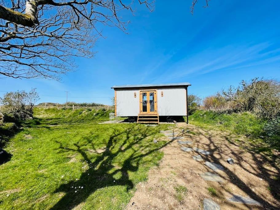 The Hut@Trefechan Wen - Coastal Coziness! Goodwick Zewnętrze zdjęcie