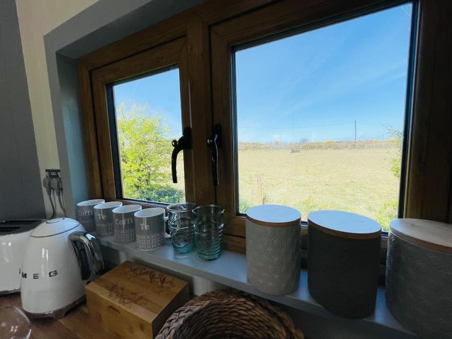 The Hut@Trefechan Wen - Coastal Coziness! Goodwick Zewnętrze zdjęcie