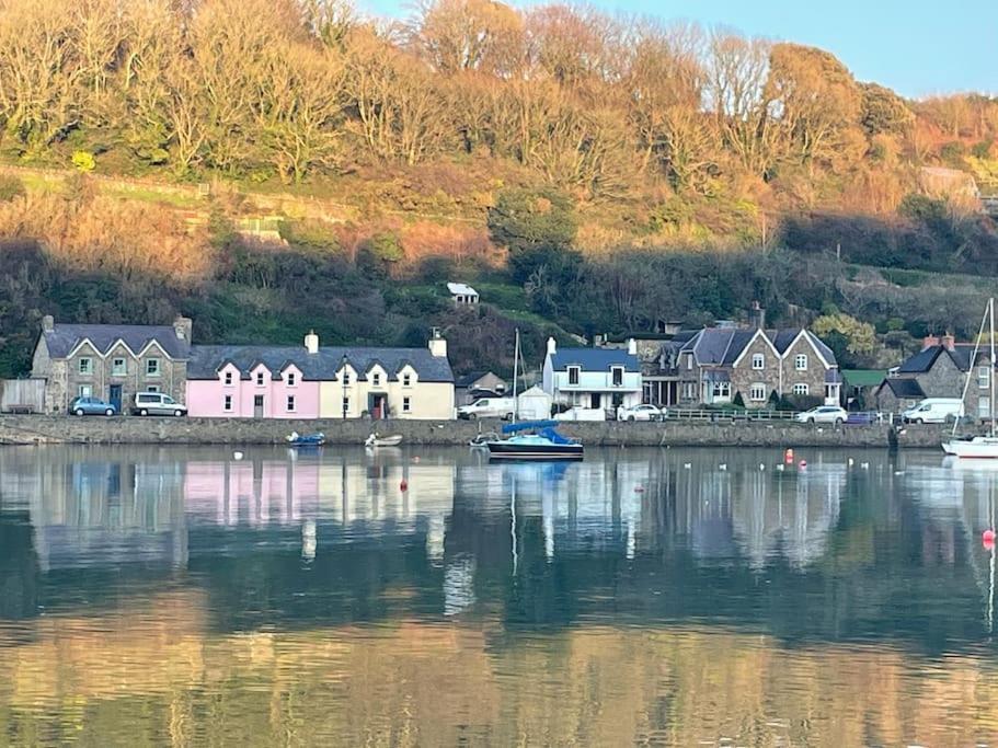 The Hut@Trefechan Wen - Coastal Coziness! Goodwick Zewnętrze zdjęcie