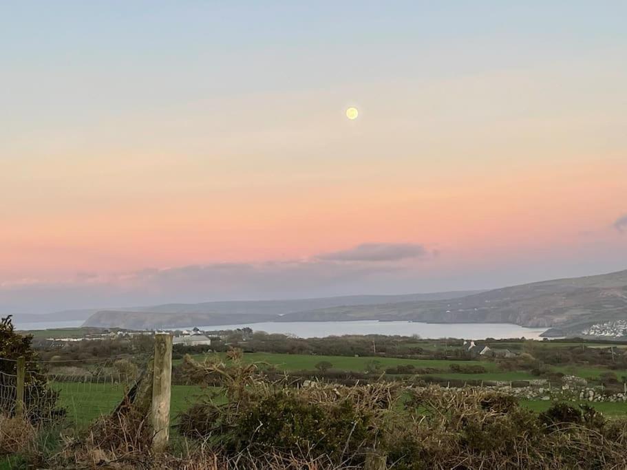 The Hut@Trefechan Wen - Coastal Coziness! Goodwick Zewnętrze zdjęcie