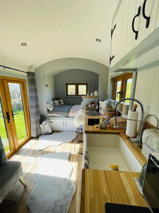 The Hut@Trefechan Wen - Coastal Coziness! Goodwick Zewnętrze zdjęcie