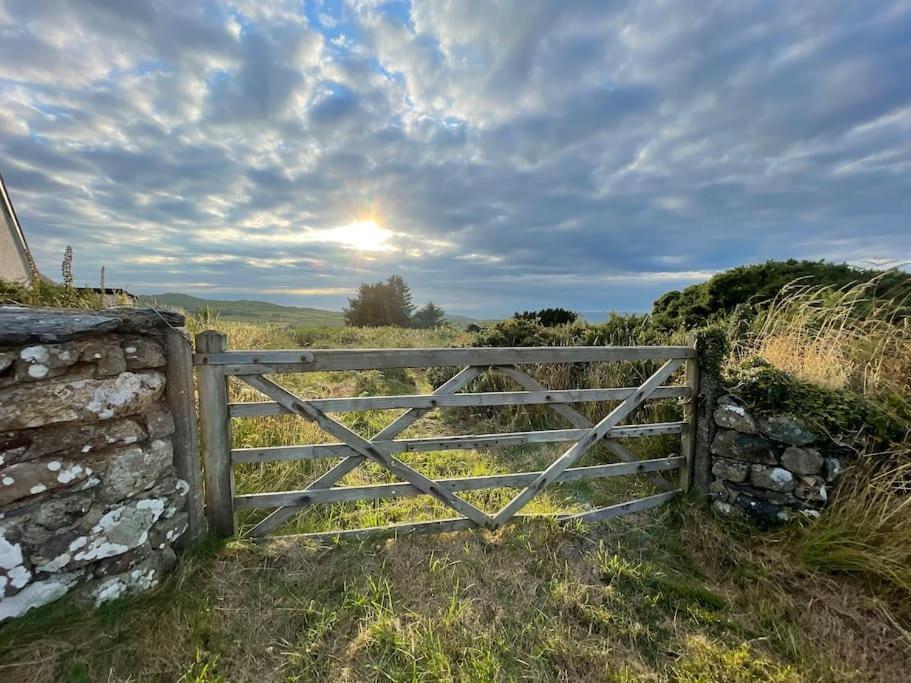 The Hut@Trefechan Wen - Coastal Coziness! Goodwick Zewnętrze zdjęcie